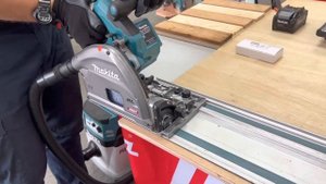 “Unbox” - Makita SP001GZ02 165 mm (6-1/2") 40Vmax Cordless Plunge Cut Saw