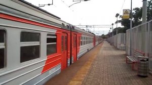 ЭР2Р-7049 отправляется со станции Плющево