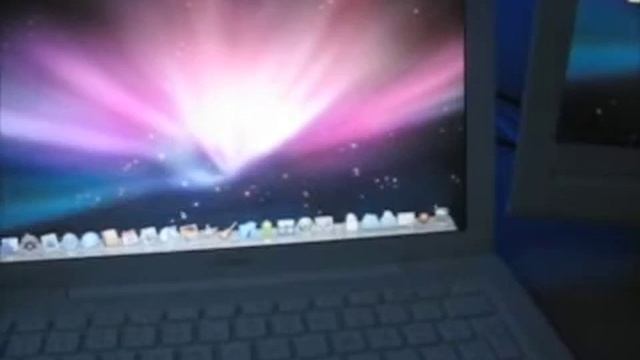 MacBook conected with iiyama 19in LCD смотреть онлайн