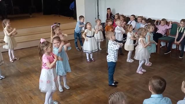 Танец ⚡Я рисую речку, я рисую солнце.. смотреть онлайн