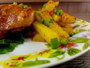 Куриные бедрышки с картошкой в духовке