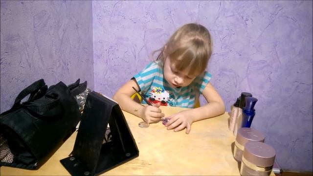 АНЮТКА ДЕЛАЕТ МАКИЯЖ ЭЛЬЗЫ смотреть онлайн