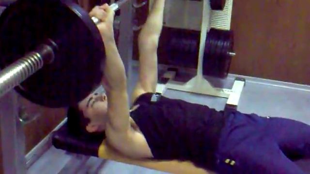 Жим 50 кг..mp4 смотреть онлайн