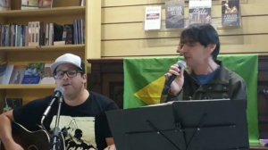 À francesa (Zoli/Antônio Cícero). Gustavo Rodper e Celo Lopes interpretando num clima descontraído!