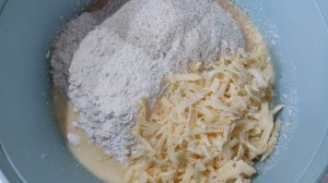 Пирог с творогом и сыром на сковороде