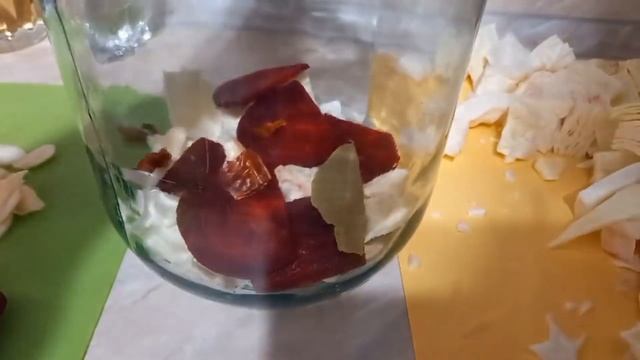 Маринованная капуста со свёклой "Пелюстки"