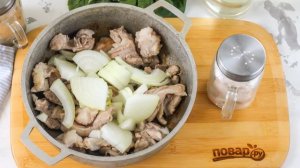 Тушеные свиные хрящи