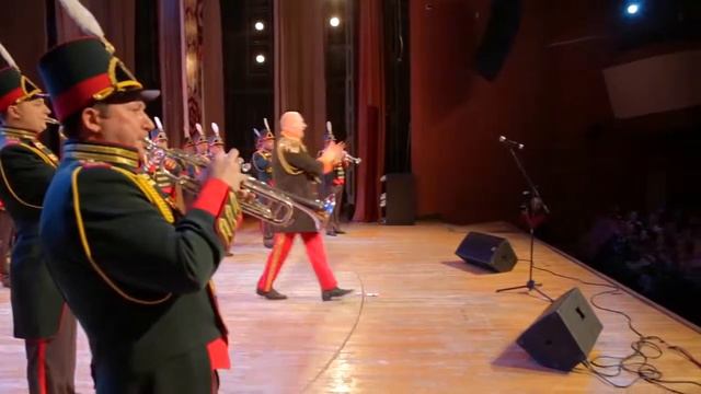 Танцующий орукест Уралбенд. Арго смотреть онлайн