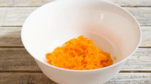 Оладьи из тыквы на молоке - простой рецепт вкусных и полезных тыквенных оладьев. Понравятся детям!