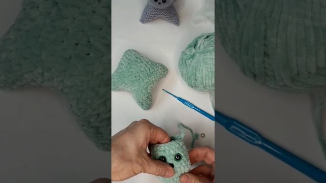 Мини мастер класс по вязанию крючком котенка из плюшевой пряжи