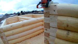 Рубим сруб бани в лапу