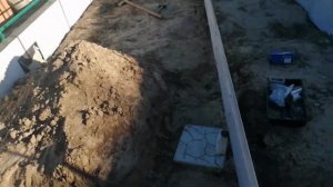 Ремонт теплицы: фундамент из бруса на блоках, оборудование грядок в теплице из плоского шифера.