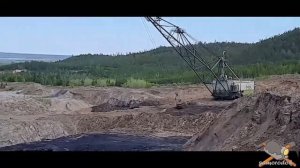 Шагающий экскаватор ЭШ - 10/70 в работе