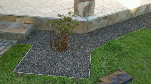 Ландшафтный дизайн участка почти без затрат / Как бюджетно сделать отмостку возле дома смотреть онлайн