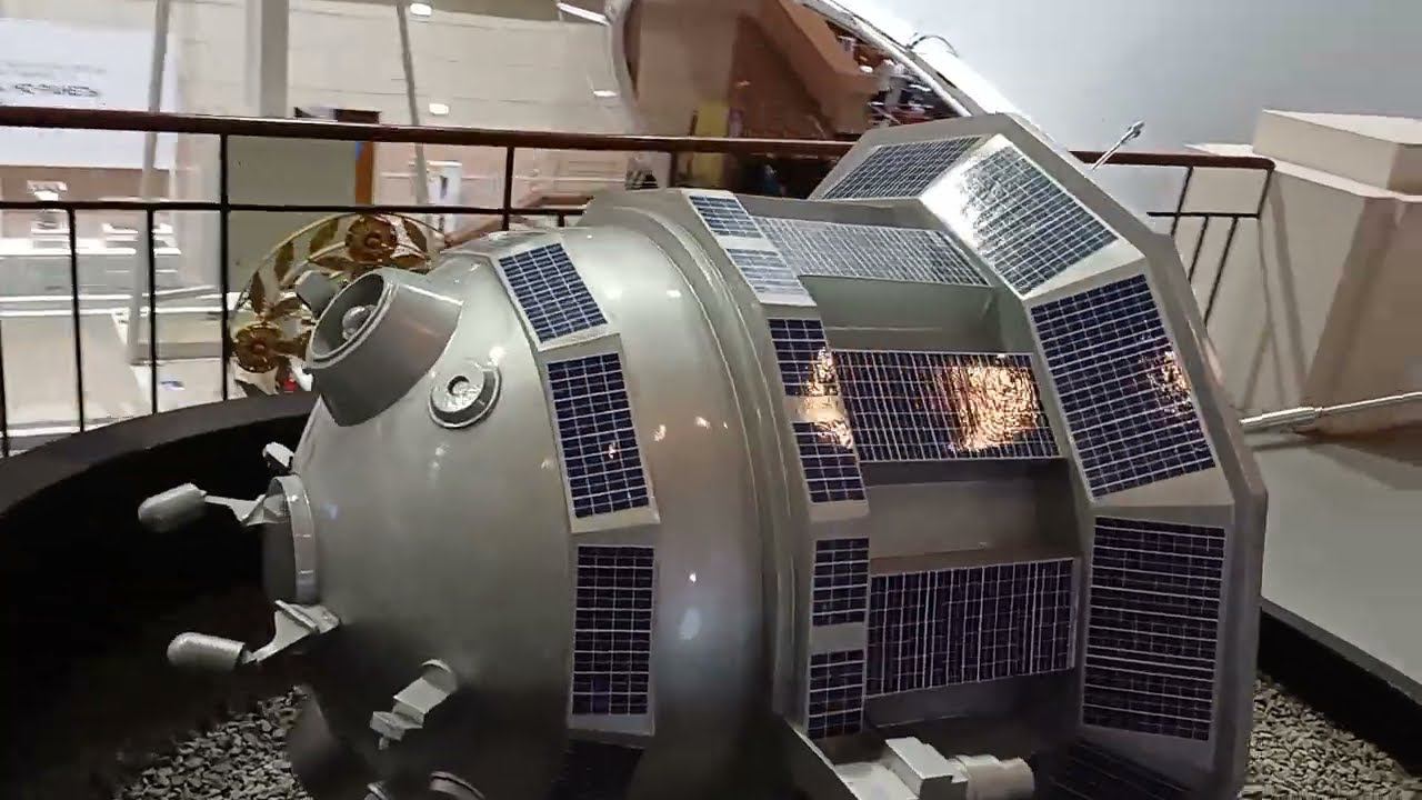 ВДНХ. ОГРОМНЫЙ МУЗЕЙ КОСМОНАВТИКИ. ЧАСТЬ 2 смотреть онлайн