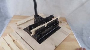 Универсальный пчеловодный дырокол для прокалывания 5 отверстий или запрессовки одновременно 5 втуло