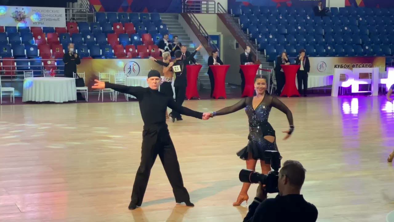 Кубок ФТСАРР Сеньоры-2 10 танцев, 19 декабря 2021 г. Финал. Румба. Еськов Олег - Михина Юлия смотреть онлайн