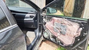 Замена штатных динамиков в Toyota Corolla e180 на DL audio Barracuda 165