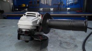 Обзор угловой шлифмашины Makita M9511