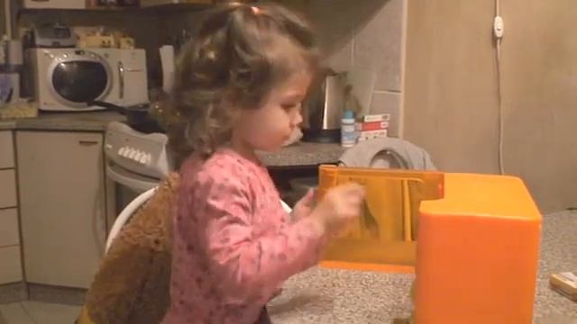 Детская печь СВЧ. Ребенок и игрушки. Child and toys. Child's microwave. Funny child. смотреть онлайн