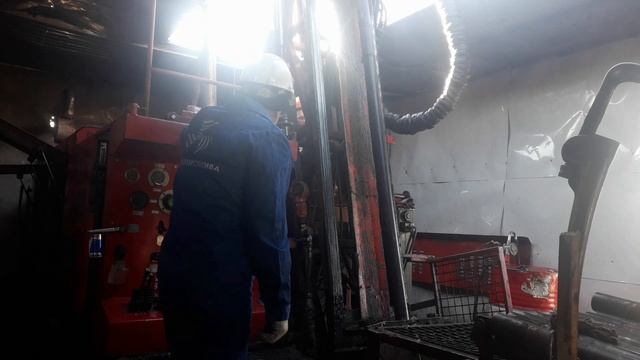 Будни Помбура вахта спуск-Подъем снаряда колонковое  бурение самоходные буровые установки Хромтау К