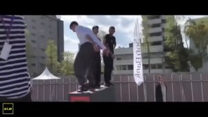 Давид Белль (David Belle) и Себастьен Фукан (Sébastien Foucan)