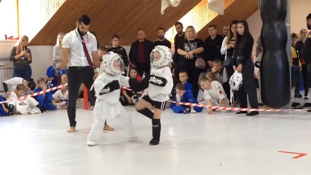 Первое детское соревнование Артема по КУДО. Дети 6 лет. Школа КУДО Эдгара Коляна Лидер Иваново. смотреть онлайн