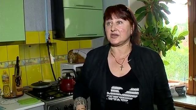 Жители одного из домов в Ярославле вынуждены откачивать воду из собственных квартир смотреть онлайн