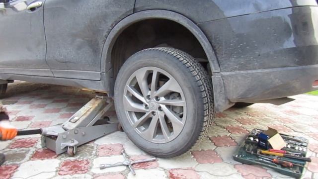 Nissan X-Trail Замена задних тормозных колодок смотреть онлайн