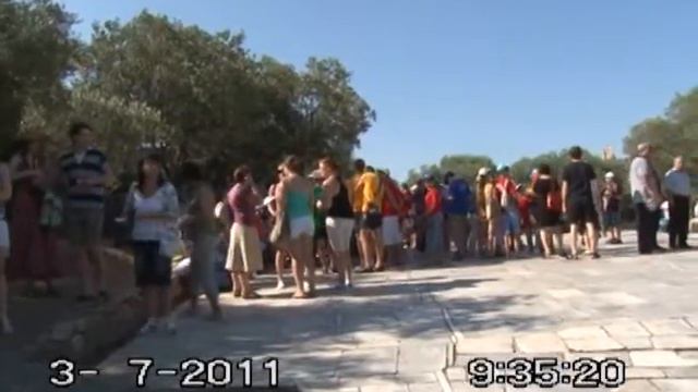 По поводу беспорядков в центре Афин смотреть онлайн