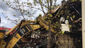 Демонтаж дома после пожара. Снос дома.