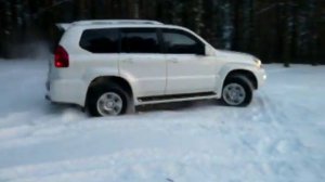 Lexus GX470 in snow