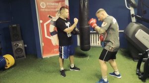 Урок 2.3 Отработка апперкота правой на лапах. Связка джеб-апперкот