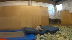 Trampoline: Front Flip (Tutorial) / Батут: Сальто вперед (Видеоурок)