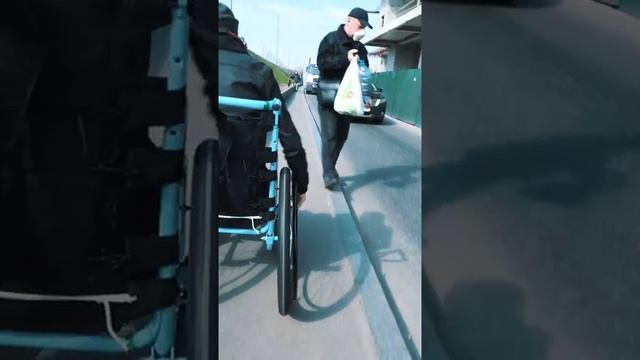 В инвалидном кресле по переходу смотреть онлайн