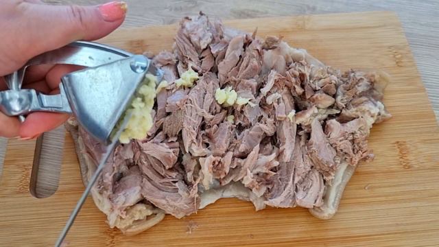 Szynka z golonki jest lepsza niż kiełbasa! Prosty przepis na golonkę