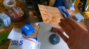 Как шпаклевать стенку из гипсокартона в США/ Американский ремонт хэндимена/ Построил стол для работ