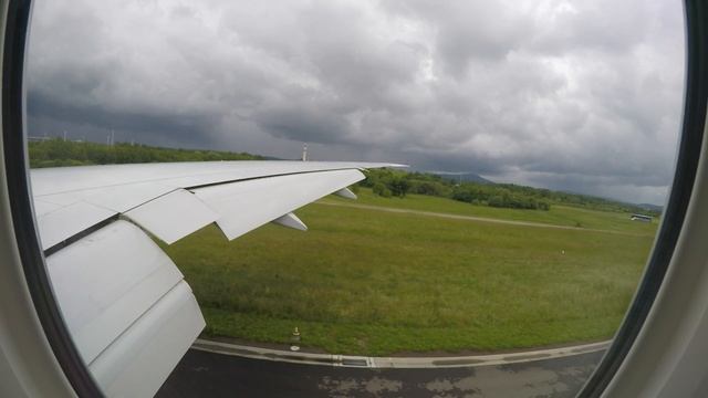 Swiss International Airlines Boeing 777-300ER Landing At Zurich Airport (ZRH) смотреть онлайн