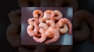 Салат с омлетом и креветками