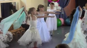 Прощальный танец на выпускном.