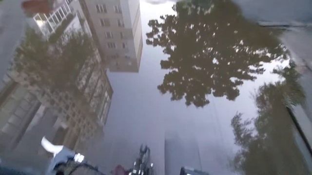 Электросамокат как едет по лужам и по воде смотреть онлайн