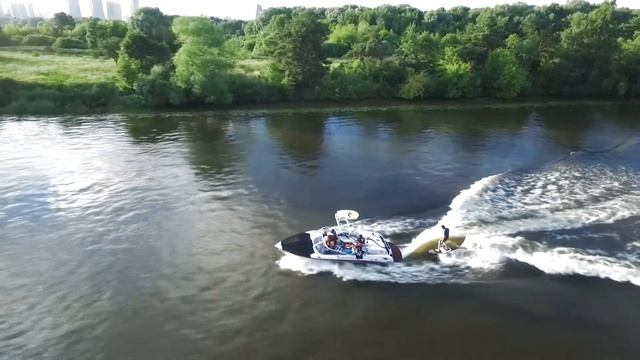 Вейксерфинг река Москва Серебряный Бор