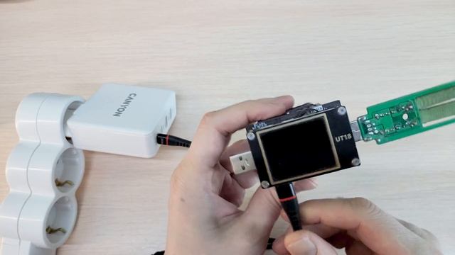 100W Зарядное устройство GaN с функцией быстрой зарядки Canyon H-100 (CND-CHA100W01) смотреть онлайн