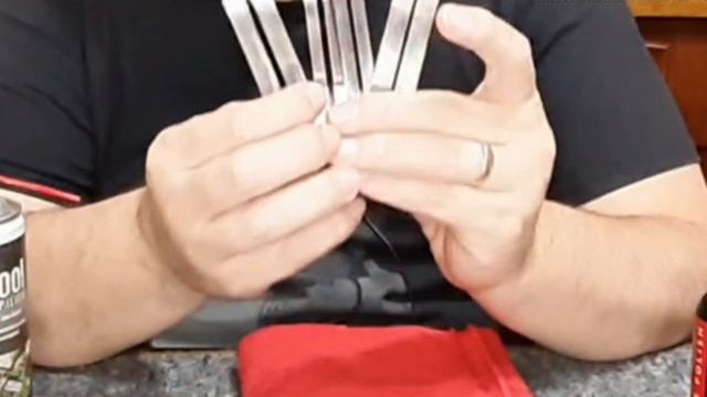 Como Limpar sua Guitarra, Violão e Baixo - Corpo, Escala, Elétrica, Ferragens e Cordas! PARTE 1 смотреть онлайн