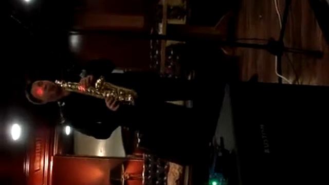 Саксофонист на встрече гостей смотреть онлайн