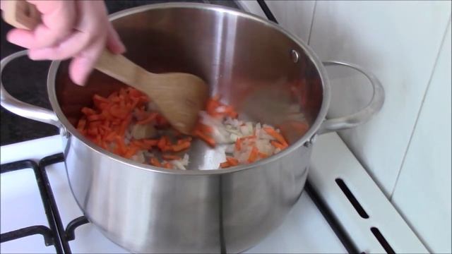 Как приготовить быстро и вкусно чесночные пампушки с борщом.