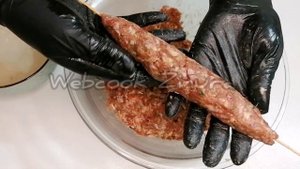 Люля кебаб в духовке Вкус шашлыка Люля кебаб с маринованным луком.