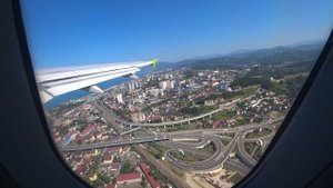 Взлет самолета в аэропорту Сочи