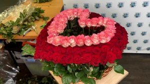 Сборка корзины из роз! Сердце из 301 розы!