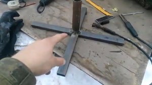 Крестовина под ёлку своими руками.